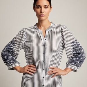 Fig and Flower Embroidered Floral Button Down Top Blouse Navy Blue Size Small